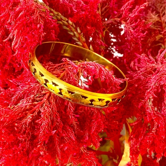 70’s Vintage Gold Tinged Brass Alloy Cutout Bracelet - Picture 17 of 17